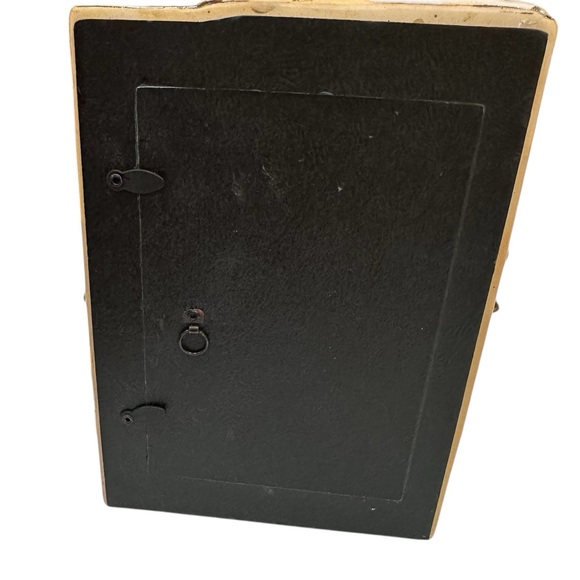 Vintage Ceramic Free Standing 3D Christmas Frame - Santa, Tree & Presents - Picture 5 of 10